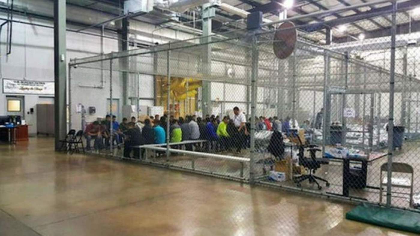 Familias migrantes separadas piden indemnización a EUA