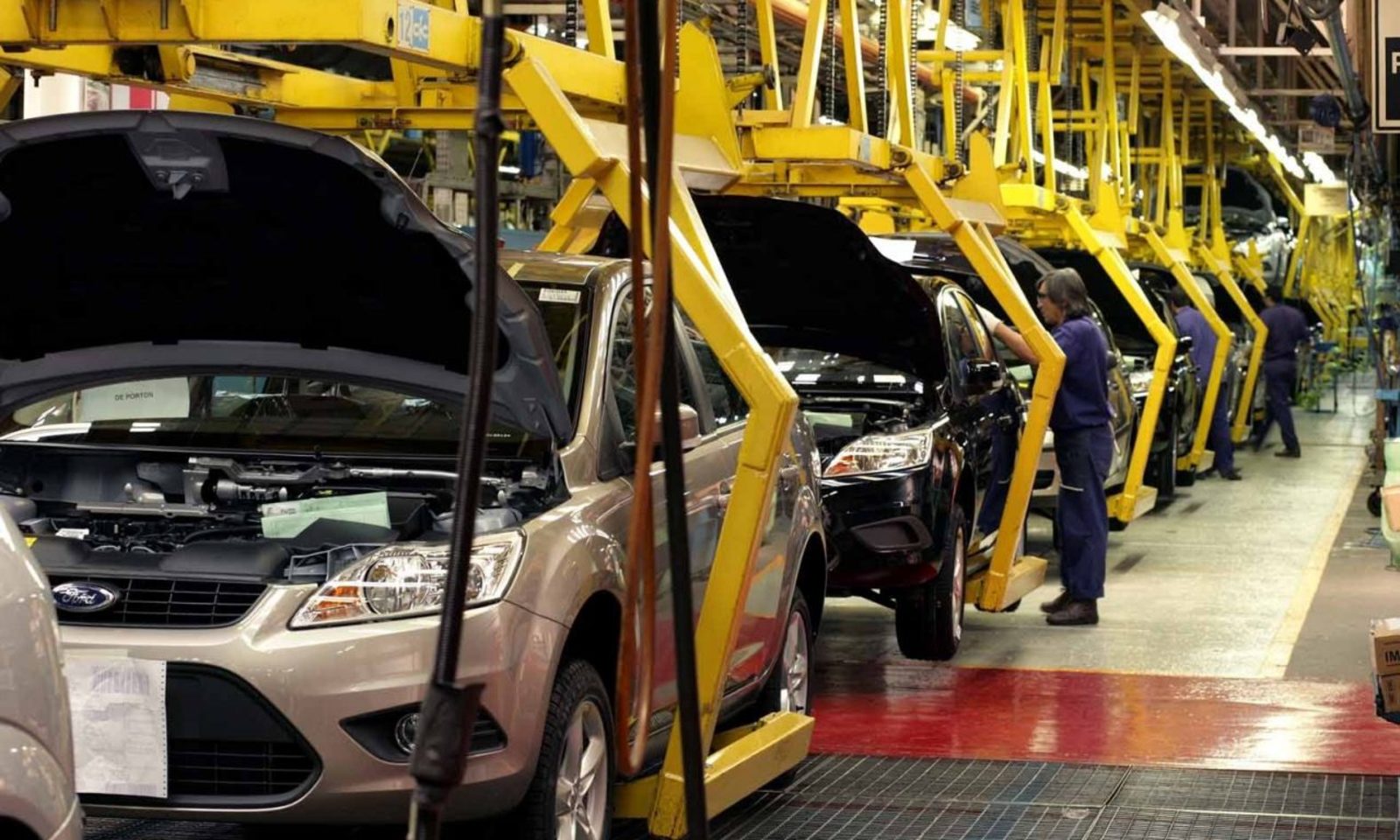 México se ubica en el sexto lugar en producción de autos y es además el quinto en la industria de autopartes. Coahuila es uno de los estado que lidera en el sector en el país. (ARCHIVO)