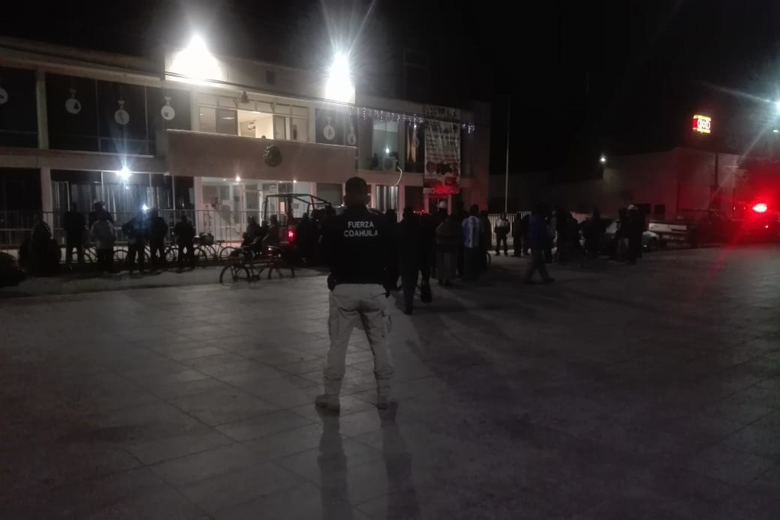 Policía resguarda edificio municipal de Matamoros