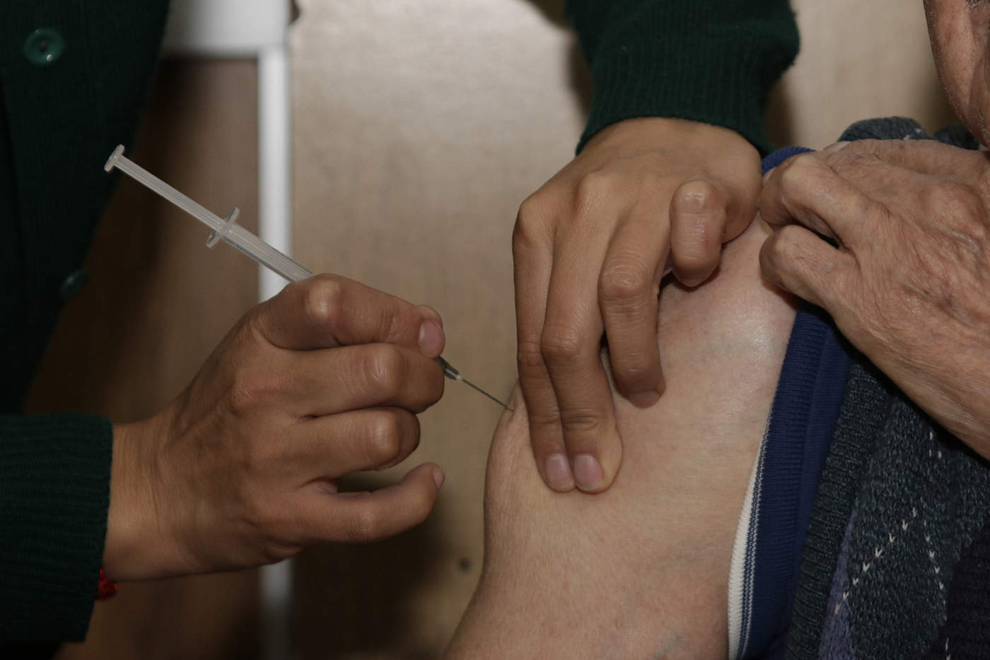 La temporada de vacunación se mantiene activa a pesar de que se han comenzado a registrar temperaturas altas en este mes de febrero. (ARCHIVO)