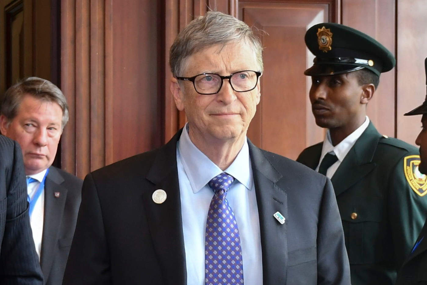 Bill Gates tilda de extremista la subida fiscal de Ocasio-Cortez