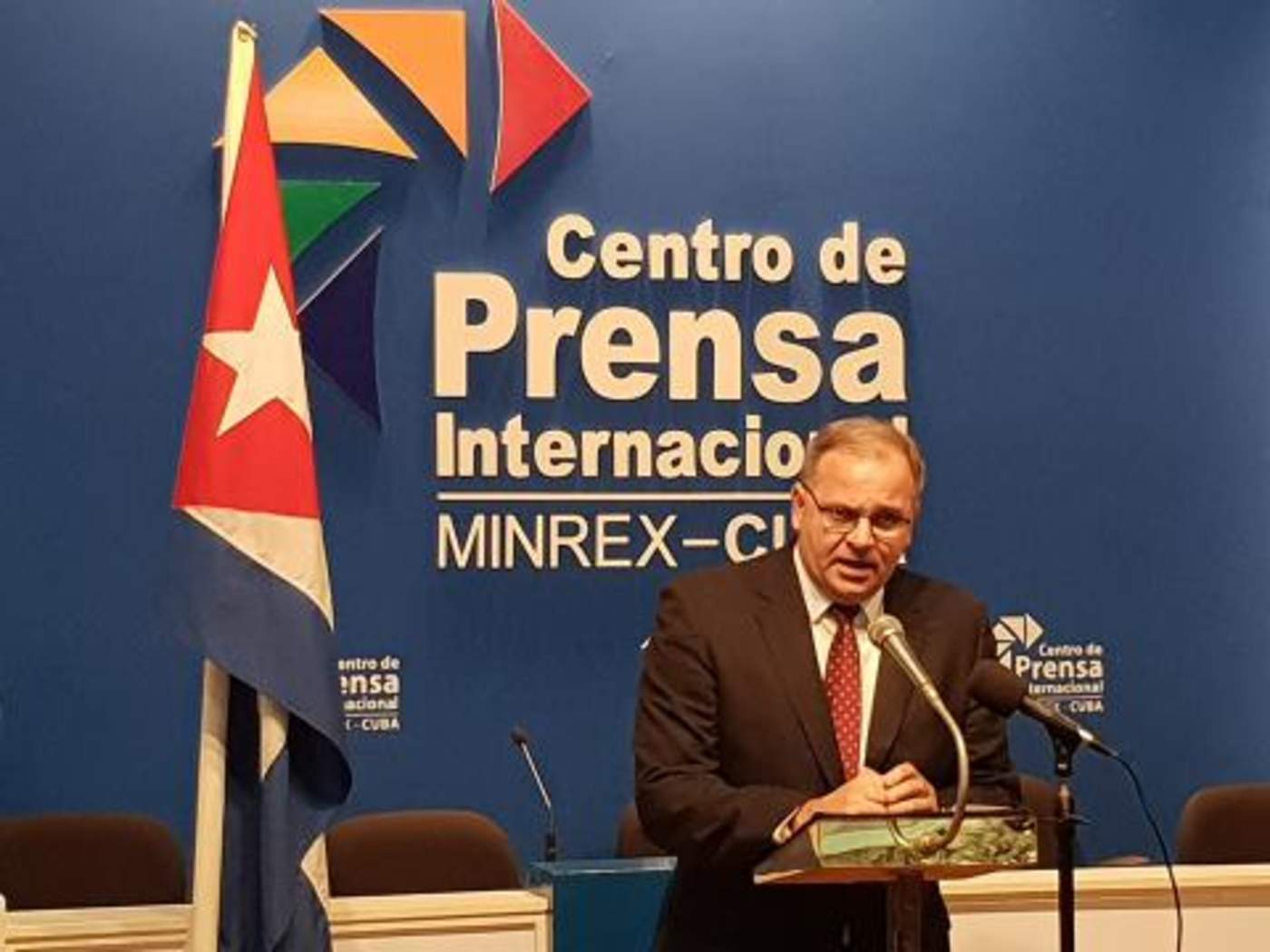 El representante del Ministerio de Exteriores cubano replicó que su Gobierno no reconoce ni reconocerá 'autoridad moral o legal alguna a la OEA ni a ninguno de sus funcionarios y órganos subsidiarios que intenten singularizar a Cuba'. (ESPECIAL)