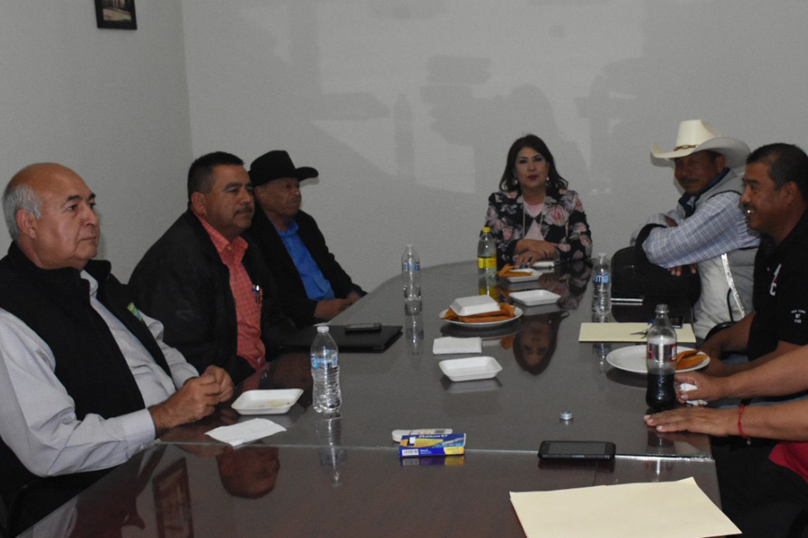 Los representantes de las Villas Lerdenses pidieron a la alcaldesa, María Luisa González Achem, apoyos en materia de infraestructura básica para cada uno de sus poblados. (EL SIGLO DE TORREÓN)