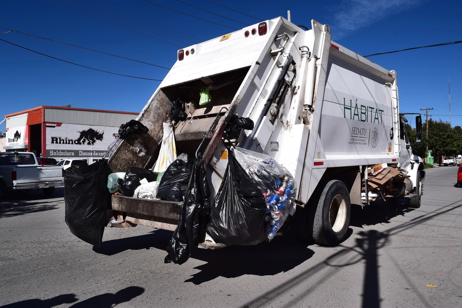 De los siete camiones que hay para la recolección de basura, sólo están disponibles dos para atender a todo el municipio. (EL SIGLO DE TORREÓN)