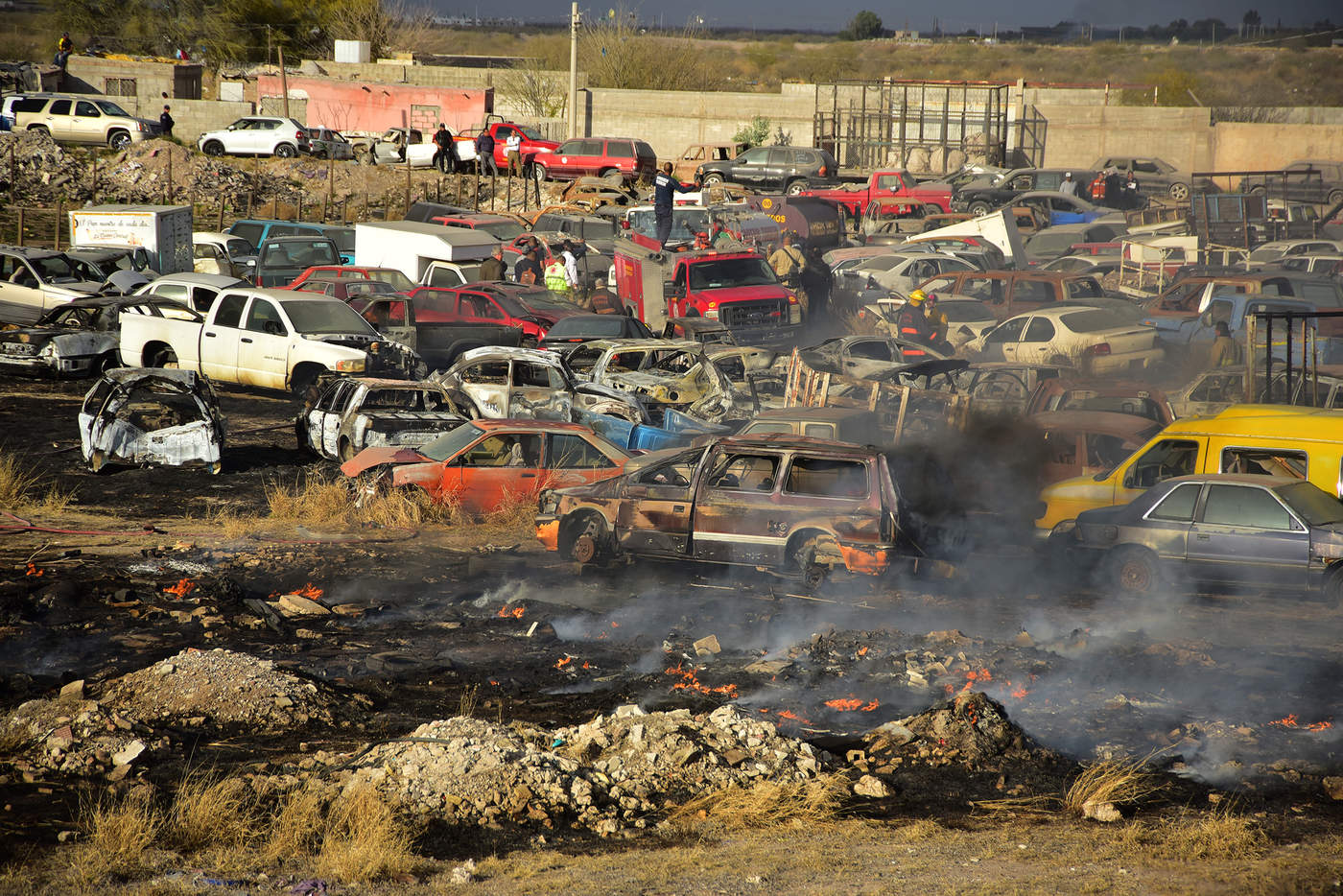 Sólo hay una denuncia por incendio en corralón de Las Huertas, de Gómez Palacio, en la que reclaman los daños de cinco vehículos. (EL SIGLO DE TORREÓN)