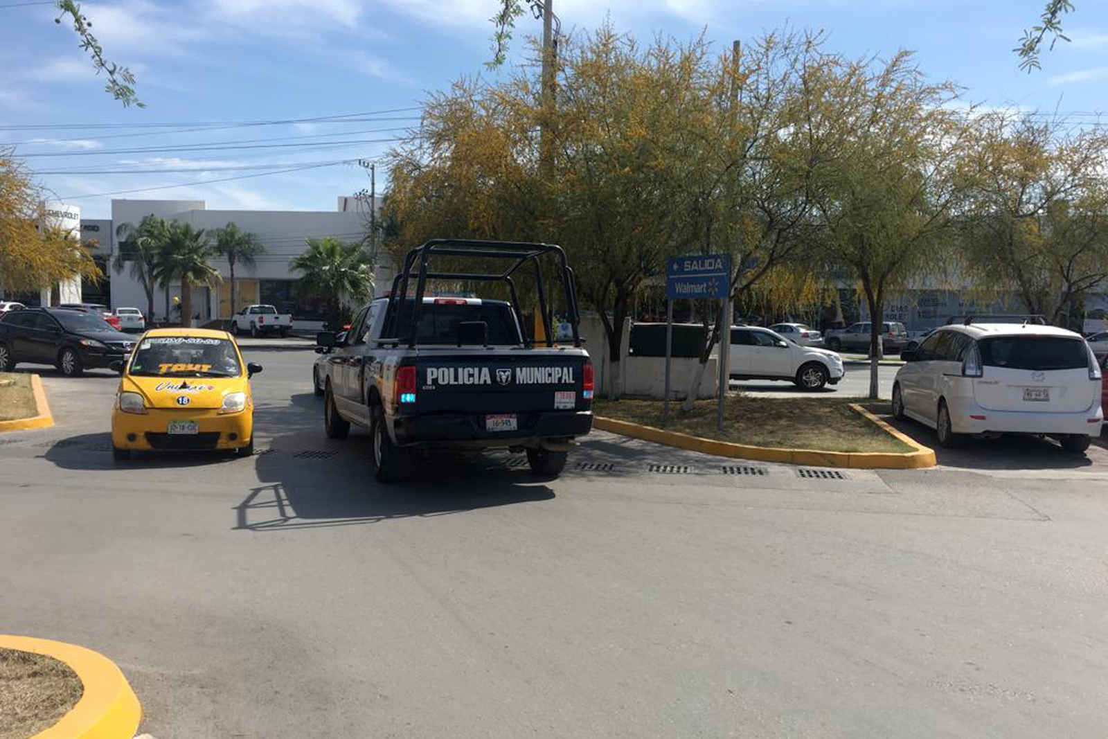 El incidente ocurrió en el estacionamiento de un centro comercial ubicado en la colonia El Fresno de la ciudad de Torreón. (EL SIGLO DE TORREÓN) 