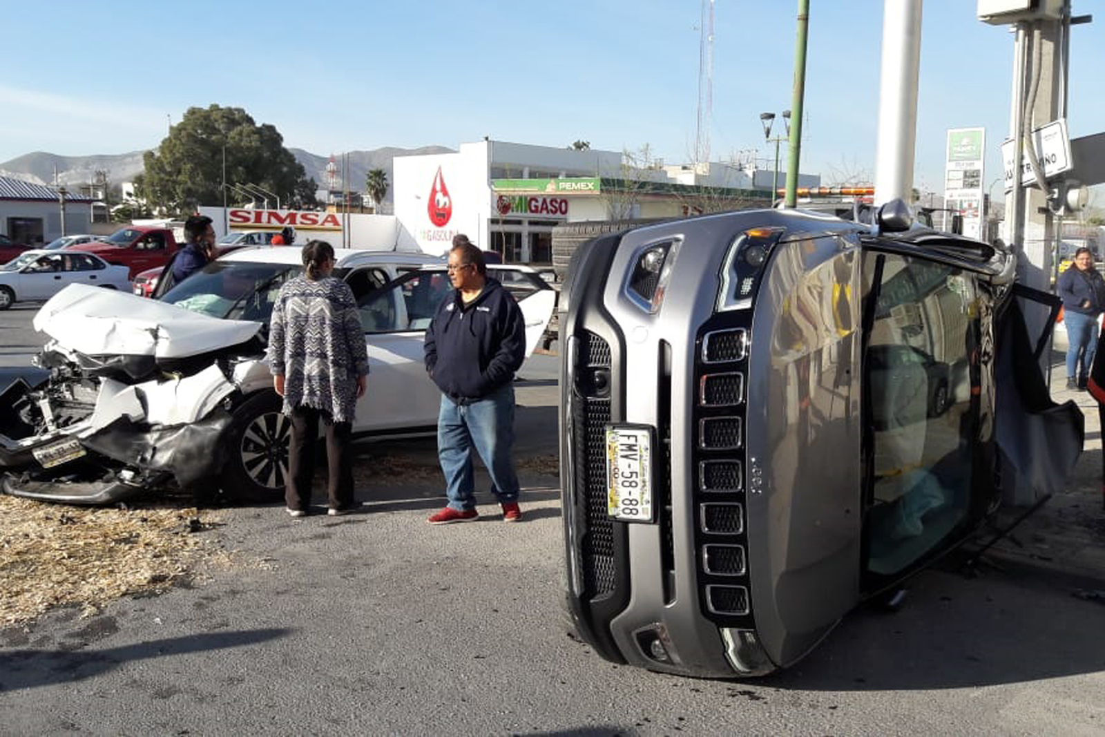 El accidente vial ocurrió la mañana del miércoles en el cruce de la avenida Juárez y la calle Enrique Treviño (24), en la zona Centro de la ciudad de Torreón.