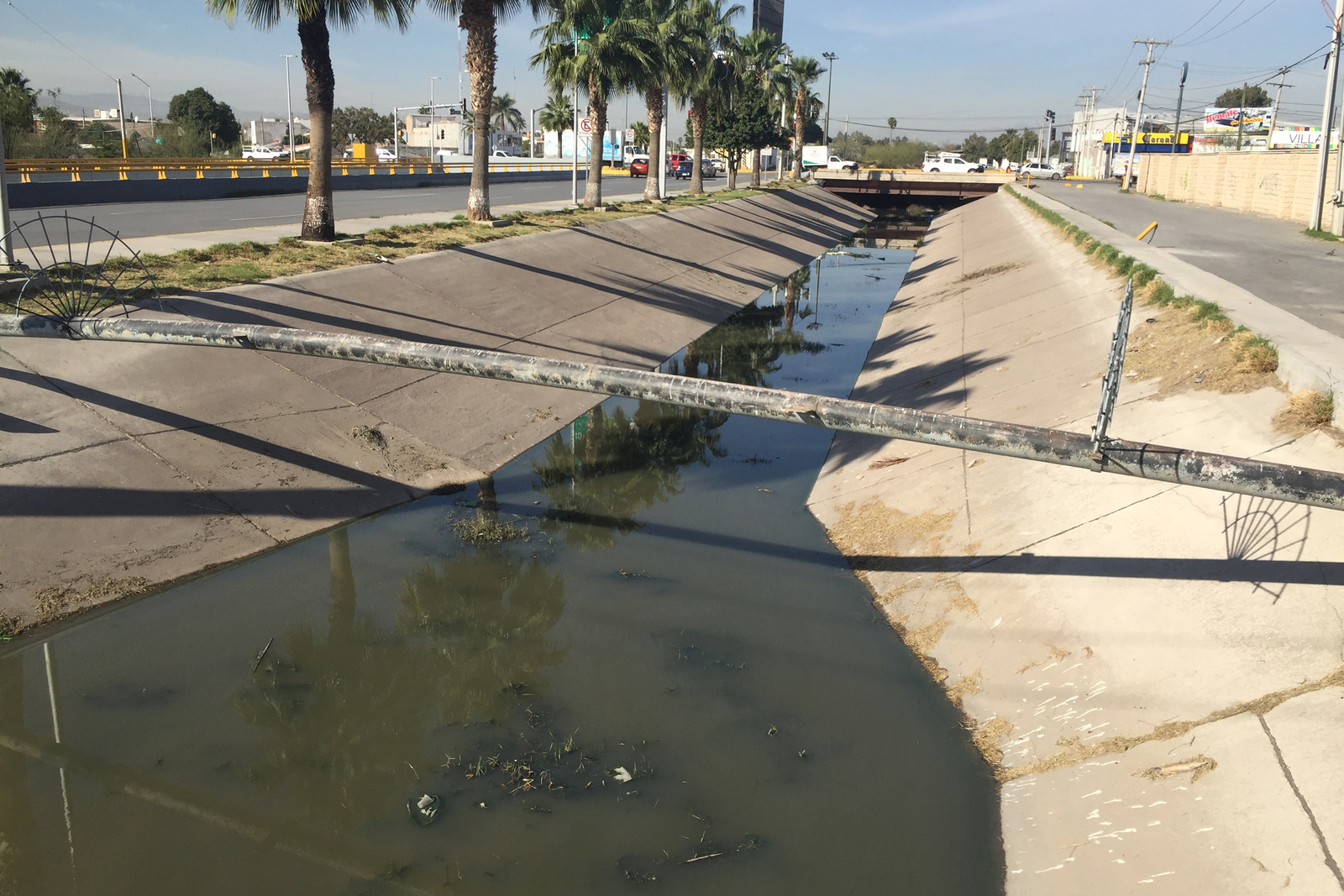 A una semana de los trabajos de limpieza que se llevaron a cabo en el canal El Tajito frente al fraccionamiento San Luciano, así es como luce nuevamente. (GUADALUPE MIRANDA)