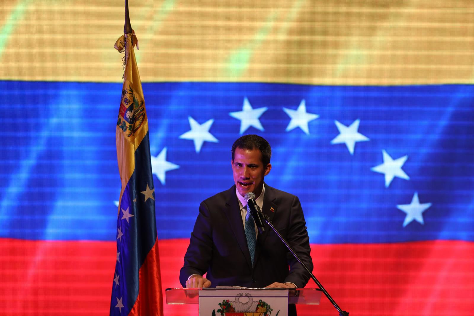 Juan Guaidó suma el apoyo de gremios