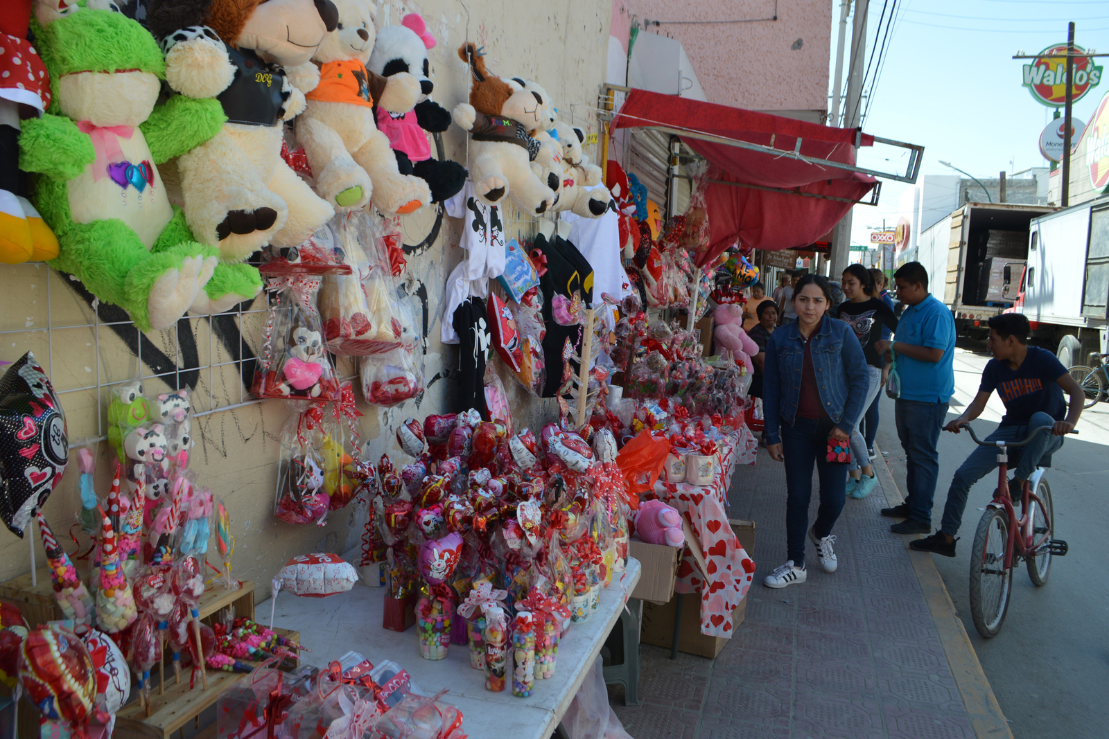 Ven alza en ventas por el día de San Valentín en Matamoros. (EL SIGLO DE TORREÓN/ROBERTO ITURRIAGA)
