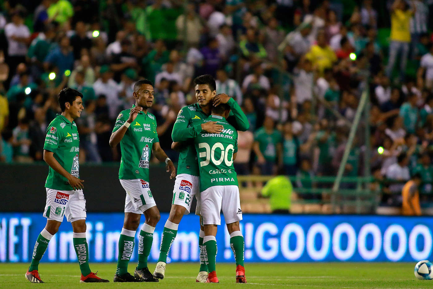 León sorprende y vence 3-0 a Toluca