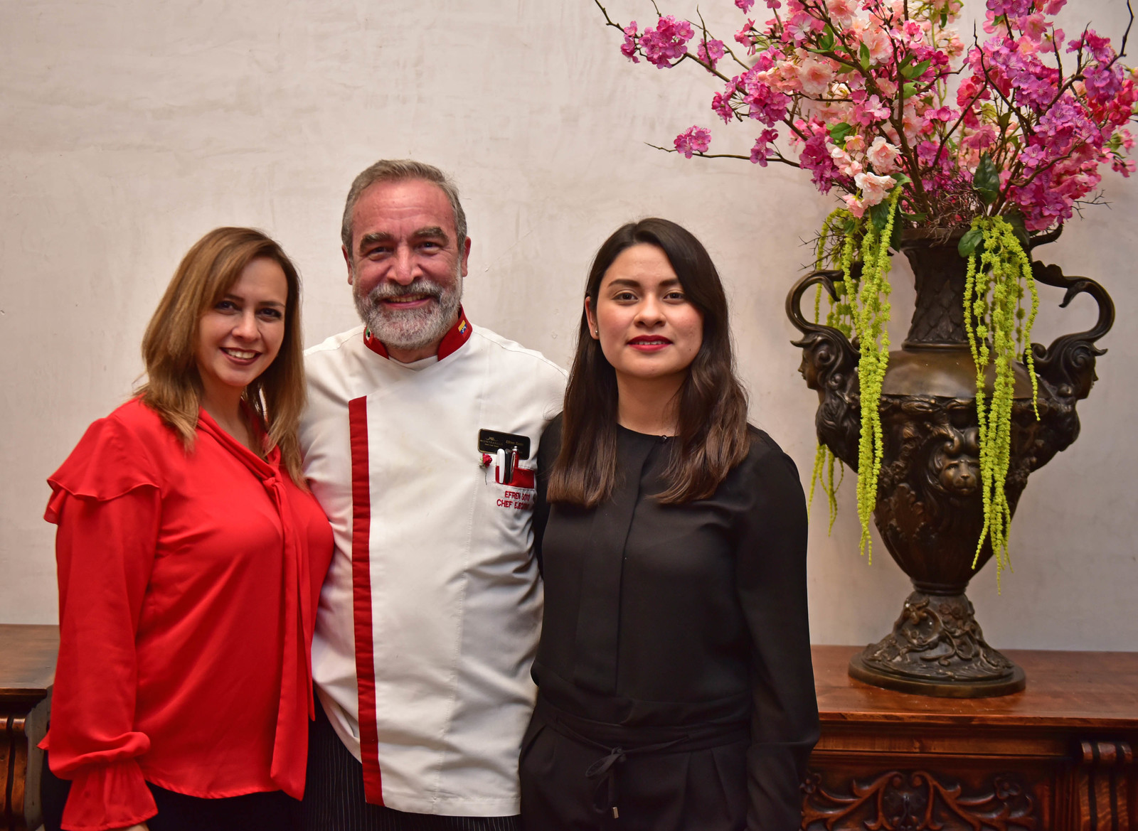 Lorena Arellano, Chef Efrén Soto y Frida.