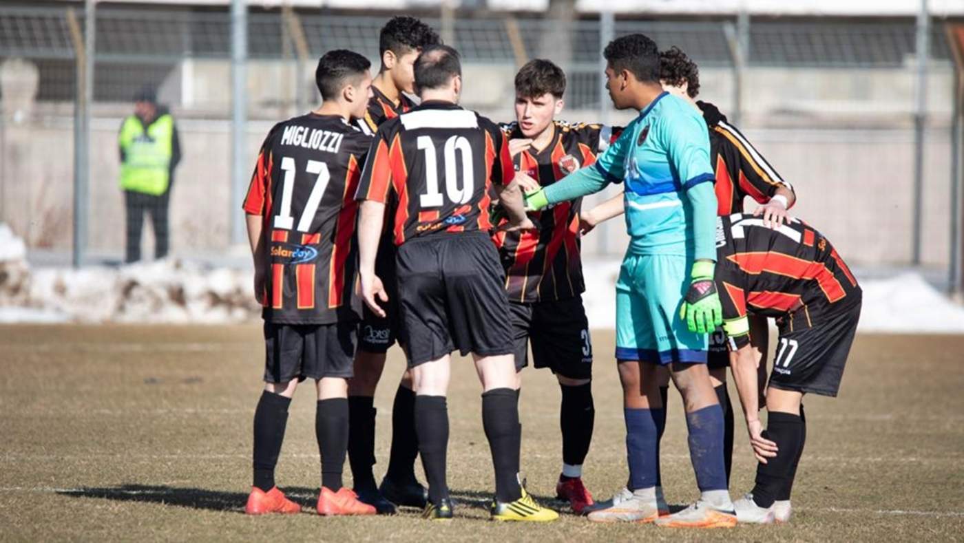 El equipo apareció en Cuneo con sólo siete jugadores, el mínimo requerido para poder jugar. (Especial)