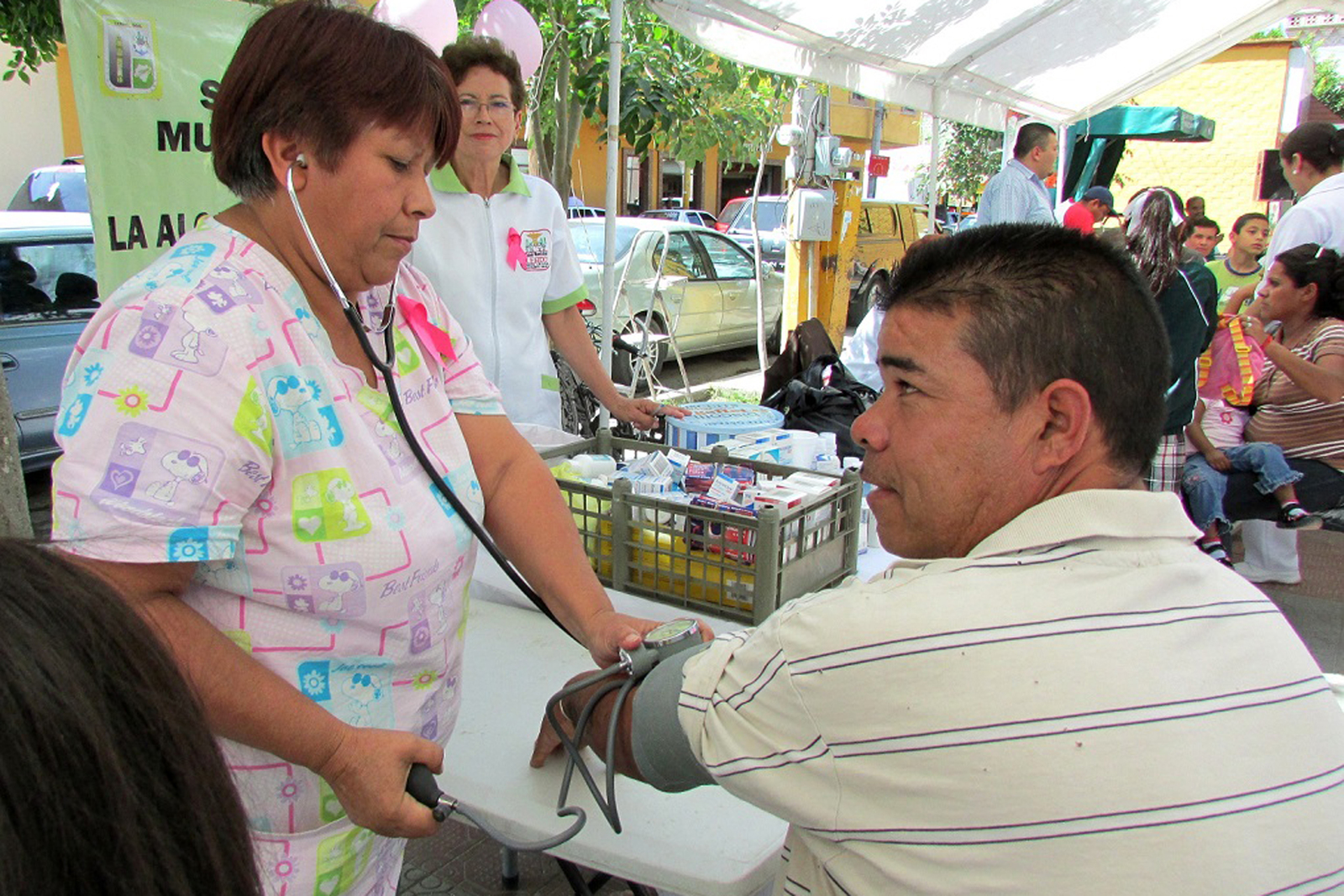 Los servicios de consulta general se ofrecen gratuitamente en las instalaciones de la clínica municipal de Ciudad Lerdo ubicadas en Calzada Guadalupe Victoria No. 2010, colonia Las Brisas.