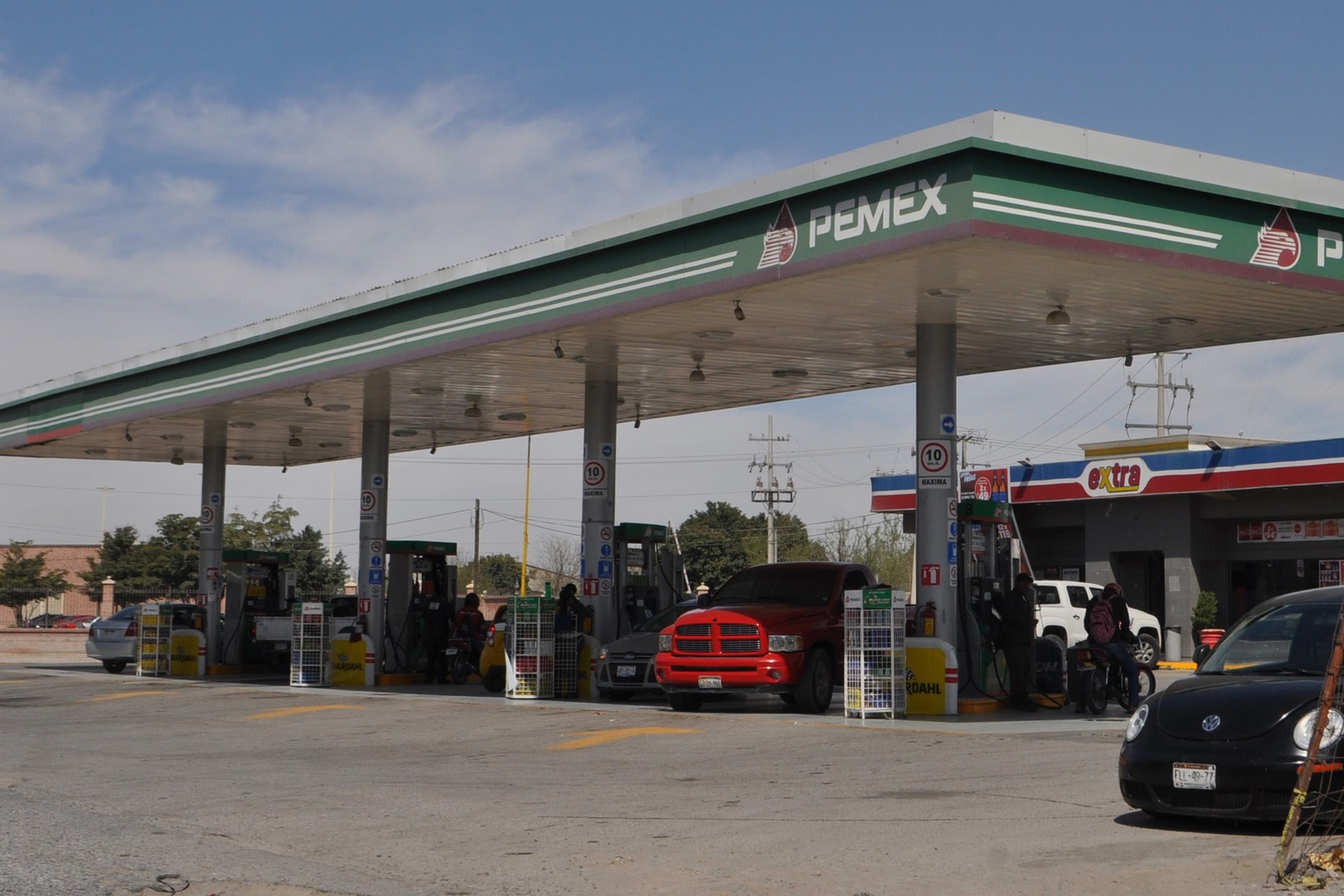 Abren estaciones de gasolina en Torreón