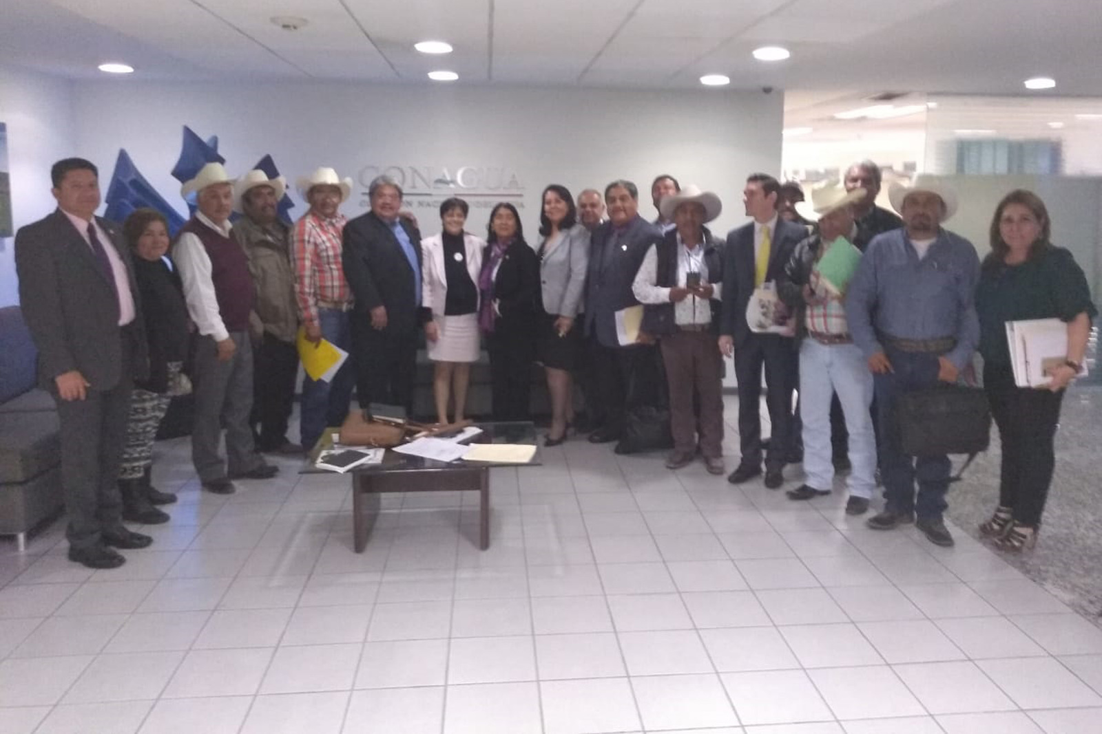 Fue la semana pasada que representantes de los diferentes módulos de riego así como de la Comisión de Recursos Hidráulicos, se reunieron con la titular de la Conagua Blanca Jiménez. (EL SIGLO DE TORREÓN)