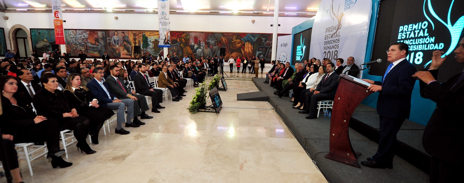 El gobernador José Aispuro Torres, entregó el Premio Estatal de los Derechos Humanos.