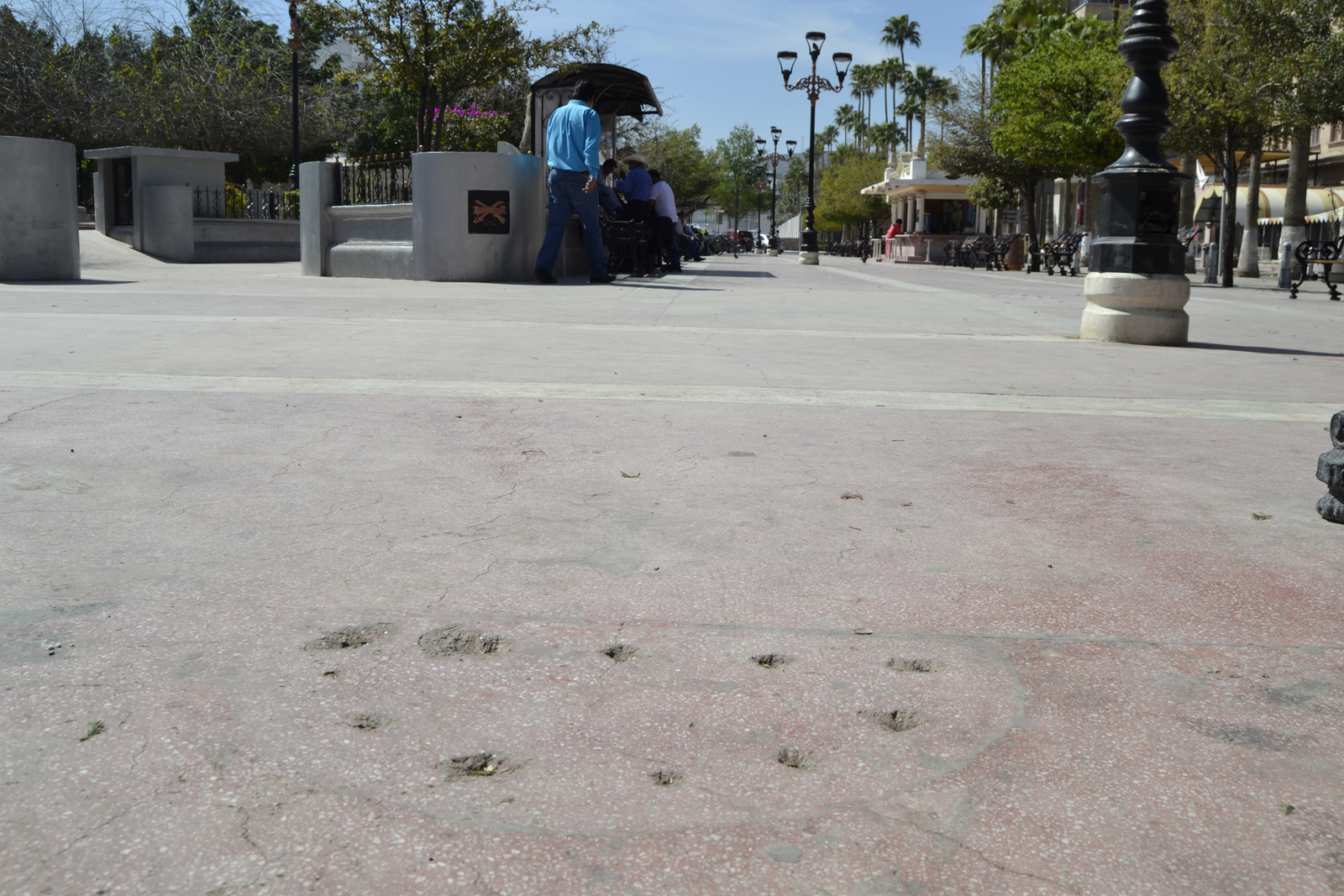 La placa que conmemoraba 100 años del nombramiento de la Plaza de los Constituyentes (Plaza de Armas) fue retirada. (EDITH GONZÁLEZ)