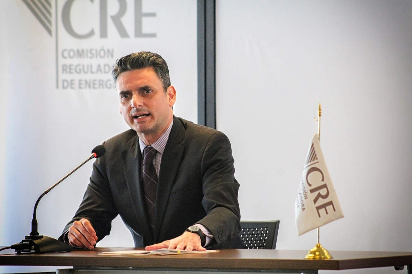 Acusan probable conflicto de intereses del Presidente de la Comisión de Energía, Guillermo García Alcocer. (ARCHIVO)