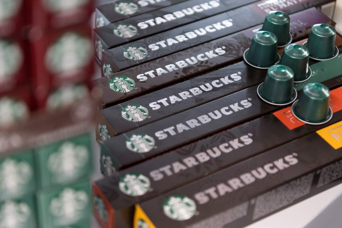 El operador de restaurantes y cafeterías Alsea realizó la firma del contrato con Starbucks para operar y desarrollar establecimientos de la marca en Holanda, Bélgica y Luxemburgo. (ARCHIVO)