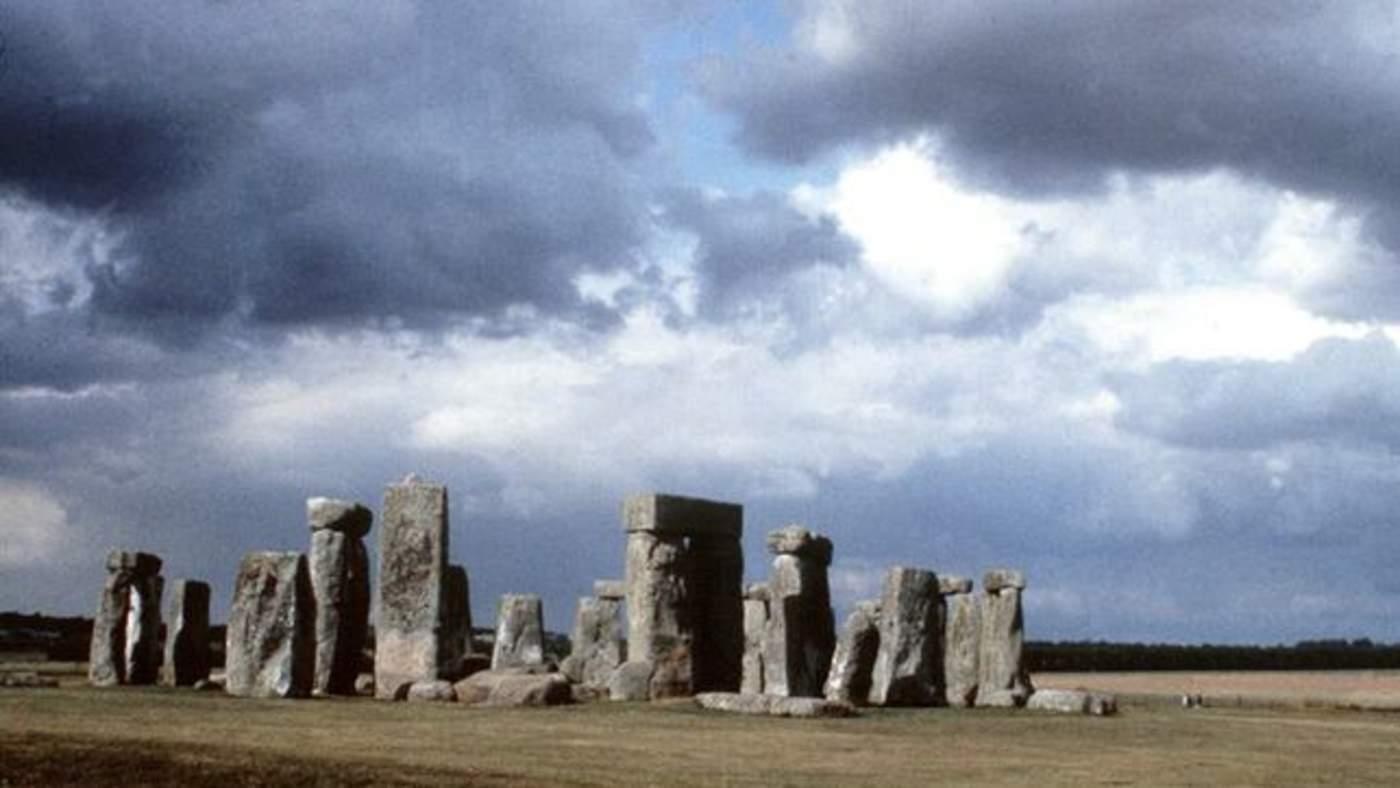 Estas 42 piedras son las más pequeñas que conforman el famoso monumento de Stonehenge y se denominan así por estar construidas con bloques de arenisca de tono azulado. (ESPECIAL)