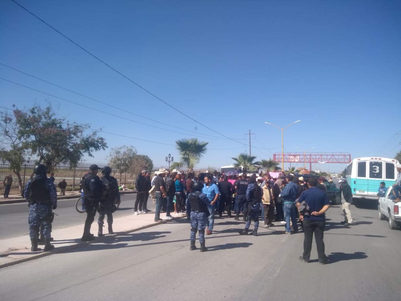 Campesinos bloquean carretera por inconformidades en módulo de riego