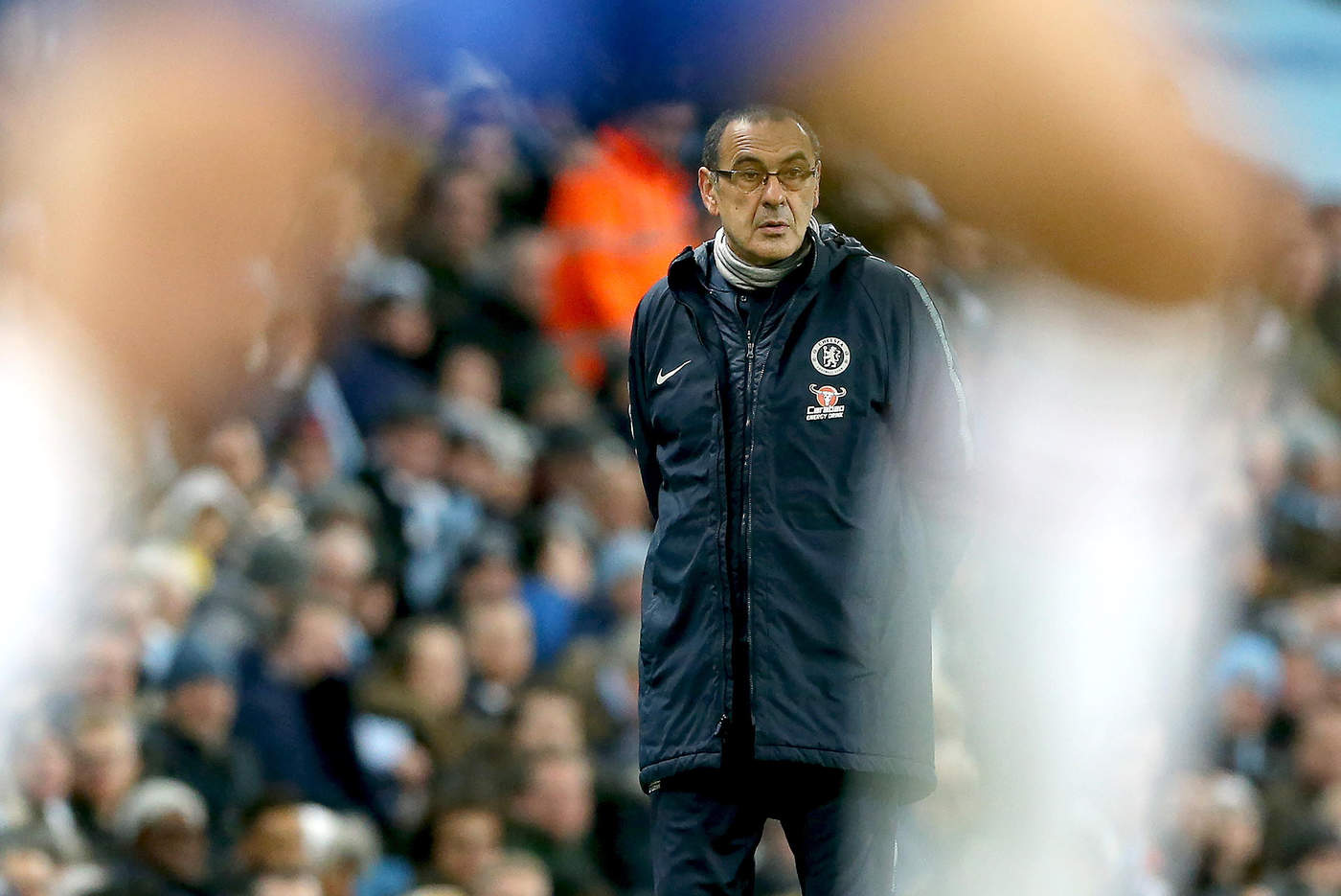Sarri se 'tambalea' como técnico del Chelsea