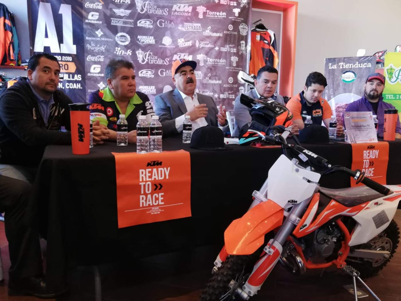 Mediante conferencia de prensa, esta tarde se lanzó la invitación para asistir a este evento que busca promover la práctica del motocross en la Comarca Lagunera, en específico, dentro de la modalidad de “Enduro”, que se basa más en la resistencia, que en la velocidad. (EL SIGLO DE TORREÓN)