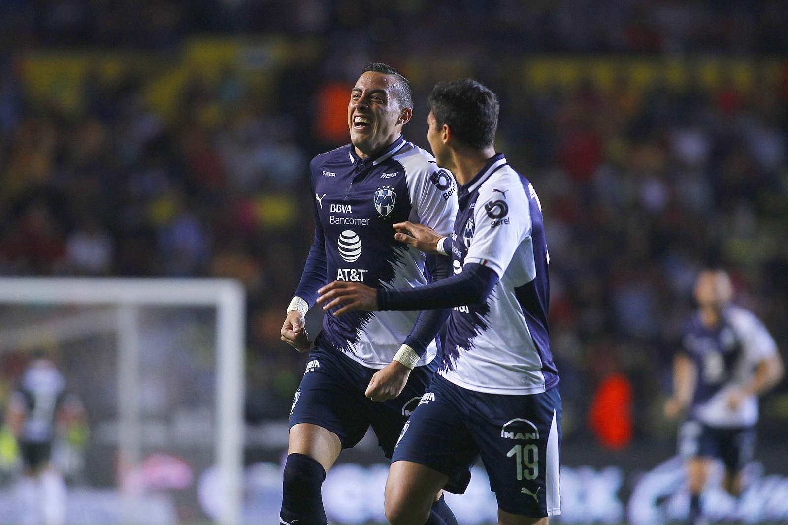 Rogelio Funes Mori (i), del Monterrey, en festejo después de anotar el primer gol de su equipo durante el juego de la Jornada 7 en la Liga MX.
