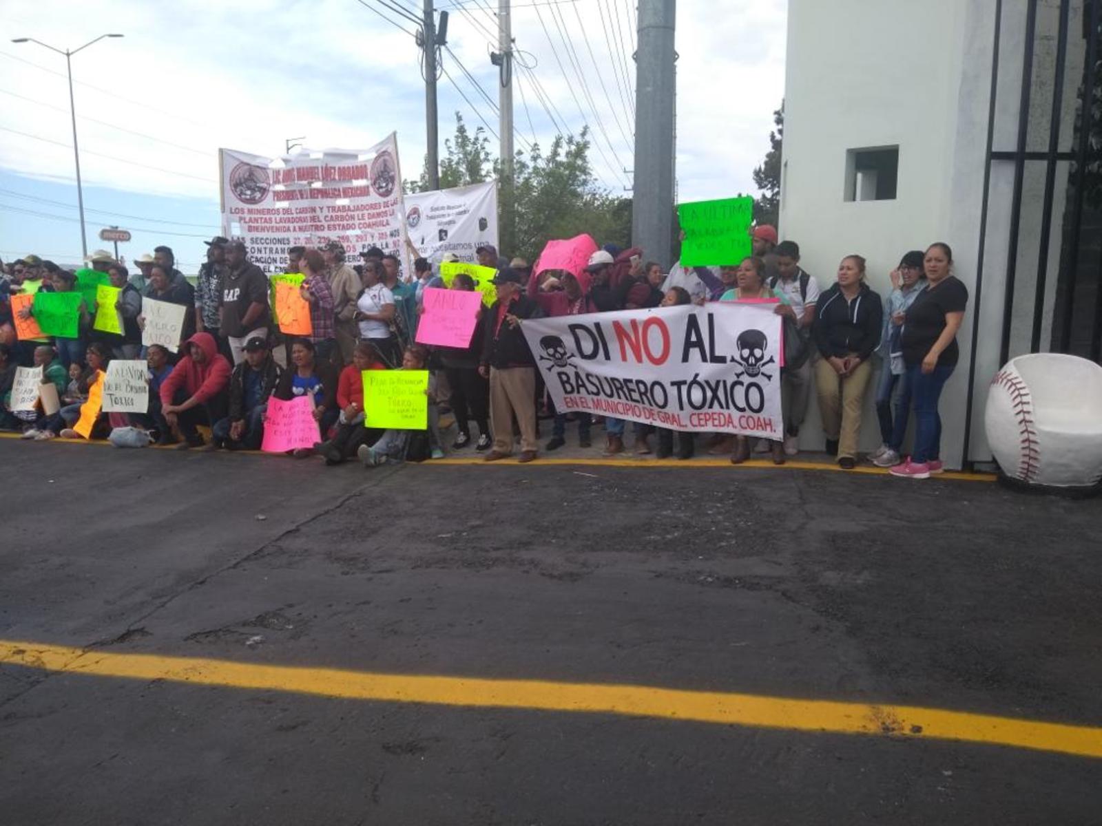 Entre las demandas exigieron atender el Basurero Tóxico ubicado en el ejido de la Noria en General Cepeda para que sea retirado.
