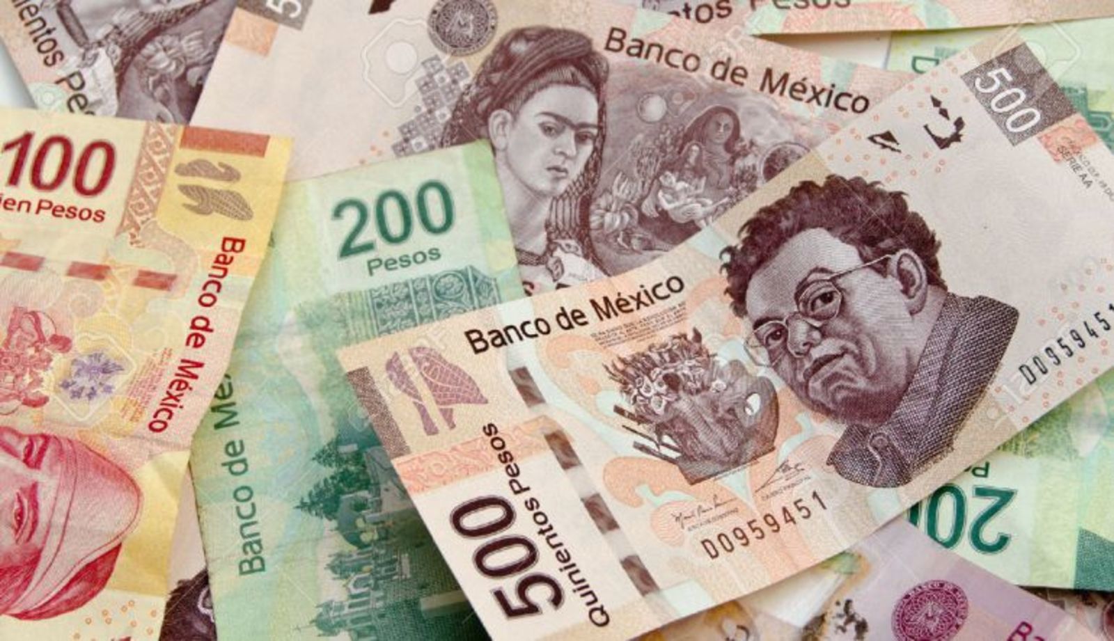 De acuerdo al Banco de México el papel billete de 20 pesos tenía una vida útil en circulación en las calles de 8.1 meses. (ARCHIVO)