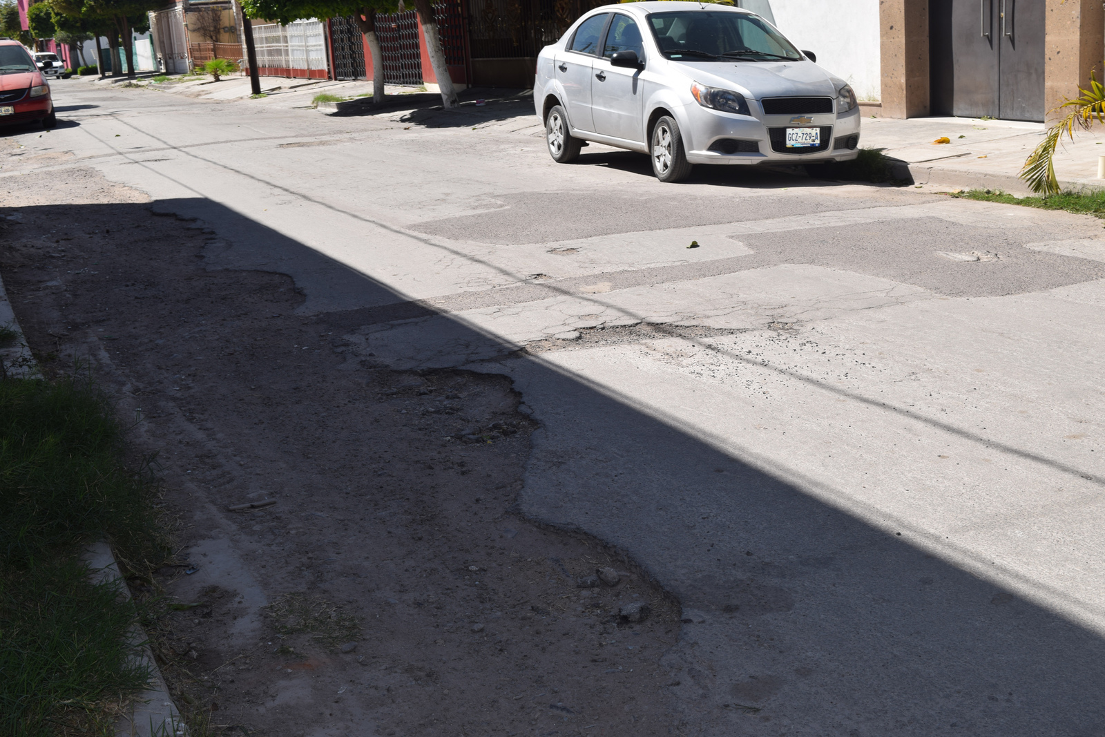 Autoridades municipales están a la espera de que se liberen recursos para pavimentación de calles; se aspira contar con 140 millones de pesos. (EL SIGLO DE TORREÓN)