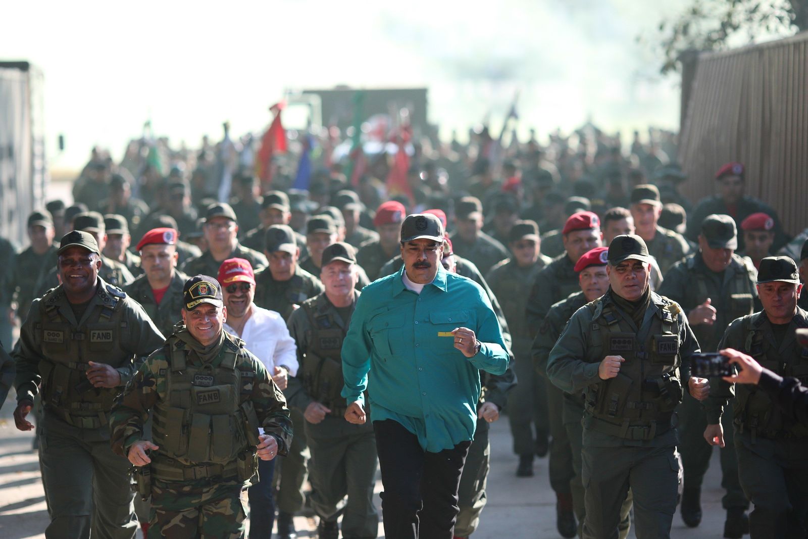 Alto mando militar venezolano reitera lealtad a su presidente