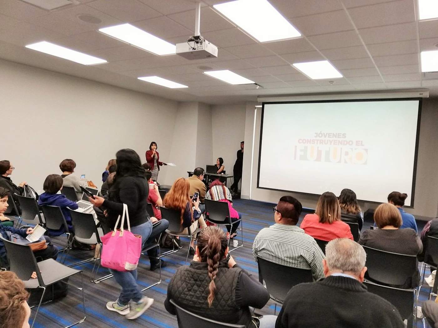 Ofrecen charla sobre el programa Jóvenes Construyendo el Futuro en Torreón