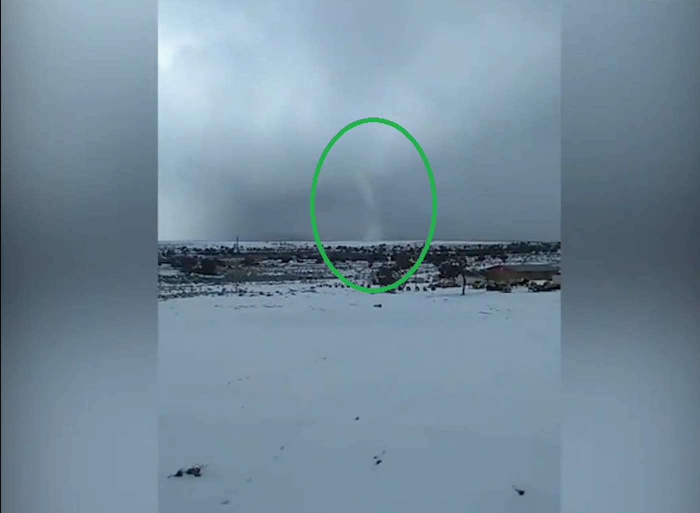 Capta en video un sorprendente tornado de nieve
