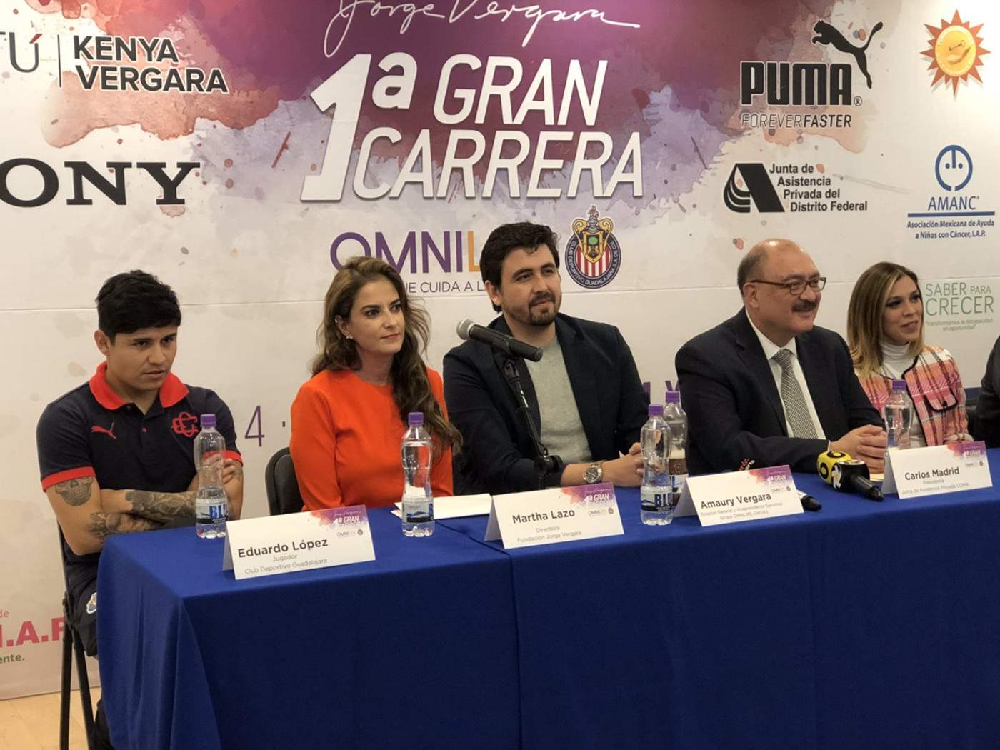 Del paso de las Chivas en el certamen, Amaury Vergara (c) se mostró satisfecho, sobre todo luego de golear 3-0 al Atlas en el 'Clásico Tapatío'. (Especial)