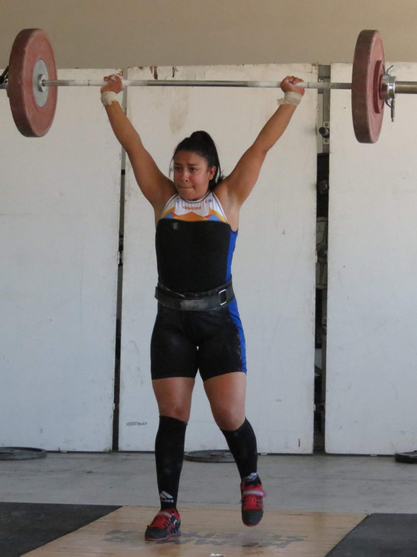 La gomezpalatina Jessica Ruiz Ávila de 21 años dentro de la categoría de 70.5 kilogramos, tuvo un total de 135 kilos. (EL SIGLO DE TORREÓN)