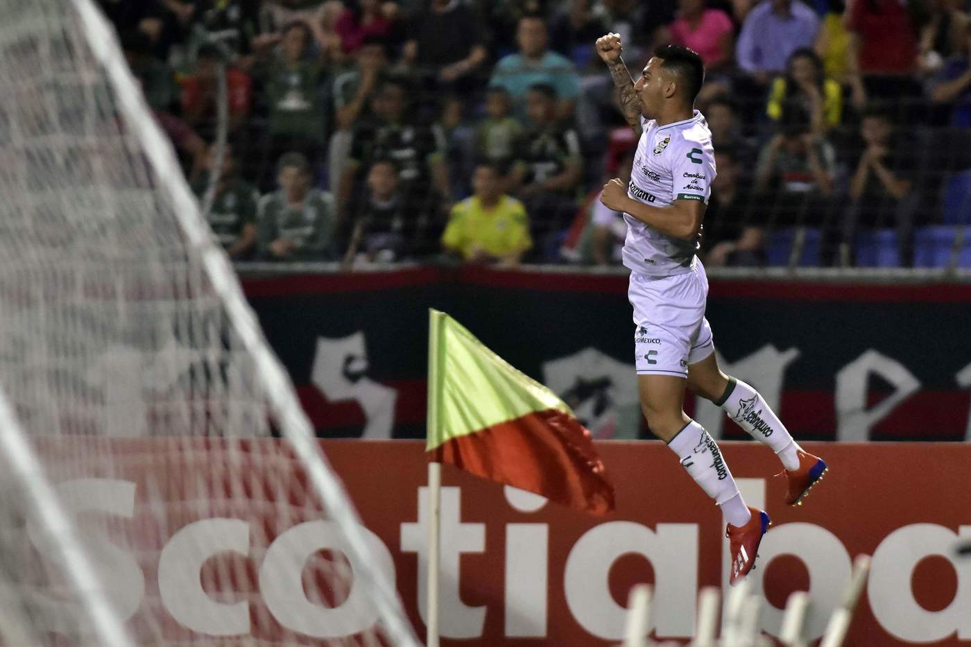 Javier Correa suma tres goles en el encuentro. (EFE)