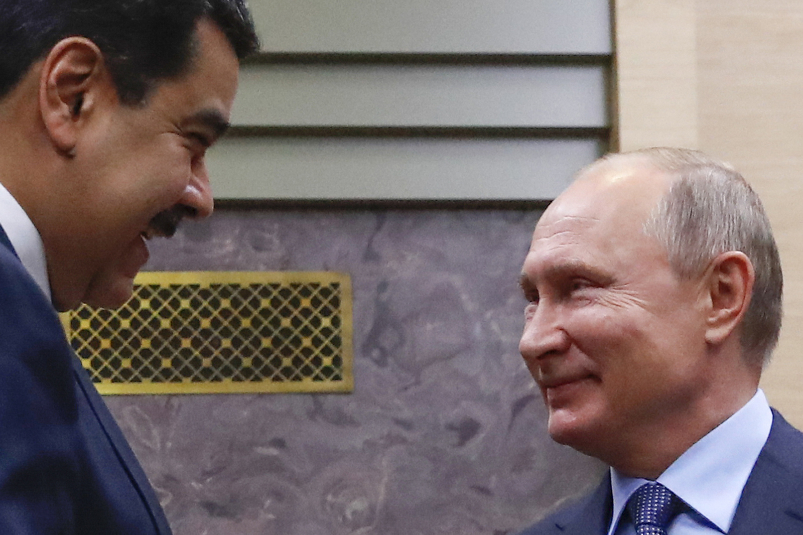 Apoyo. Maduro había dicho que 300 toneladas de medicinas estaban en camino desde Rusia. (AGENCIAS)