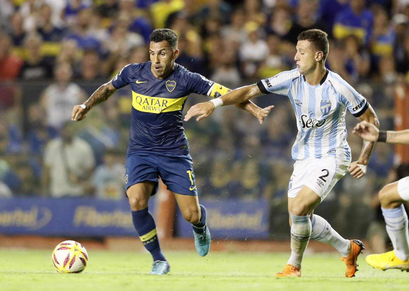 Carlos Tevez durante el partido en que Atlético Tucumán se impuso 2-1 a su equipo, Boca Juniors. (Especial)