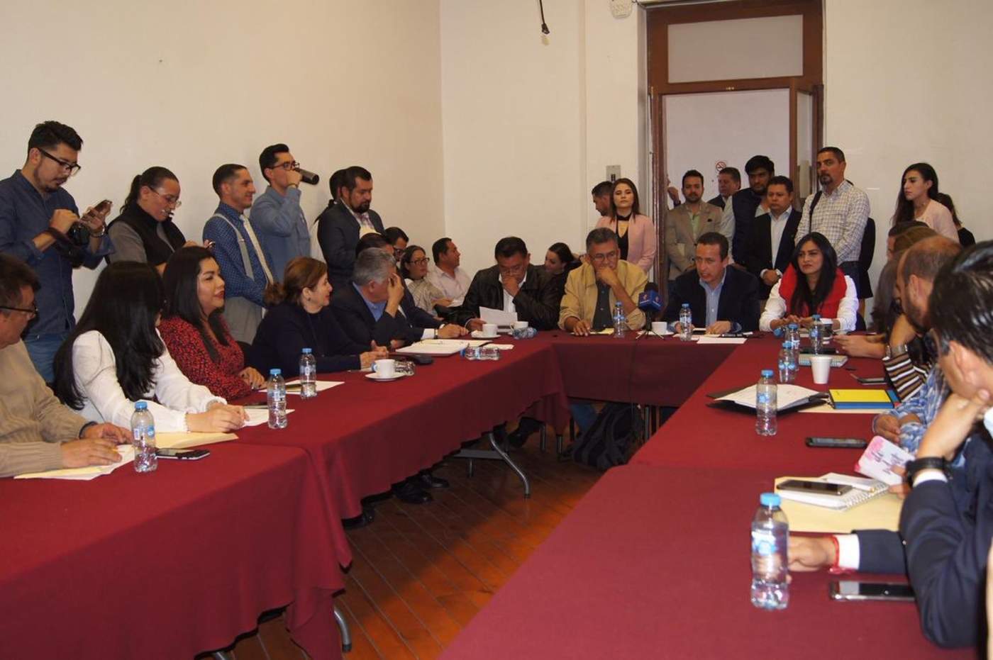 Diputados integrantes de las Comisiones Unidas de Justicia y Gobernación aprobaron este jueves la lista de los 10 aspirantes a la Fiscalía General de Michoacán. (TWITTER)