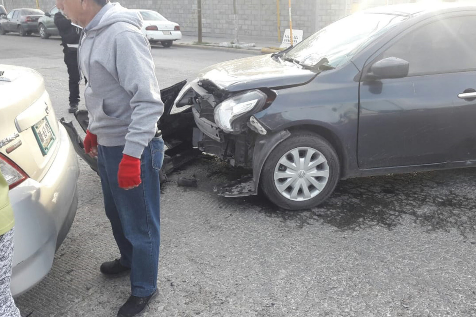 Se impactan dos vehículos Nissan Versa, en calles del Parque Industrial de Gómez Palacio, los daños fueron de 30 mil pesos.