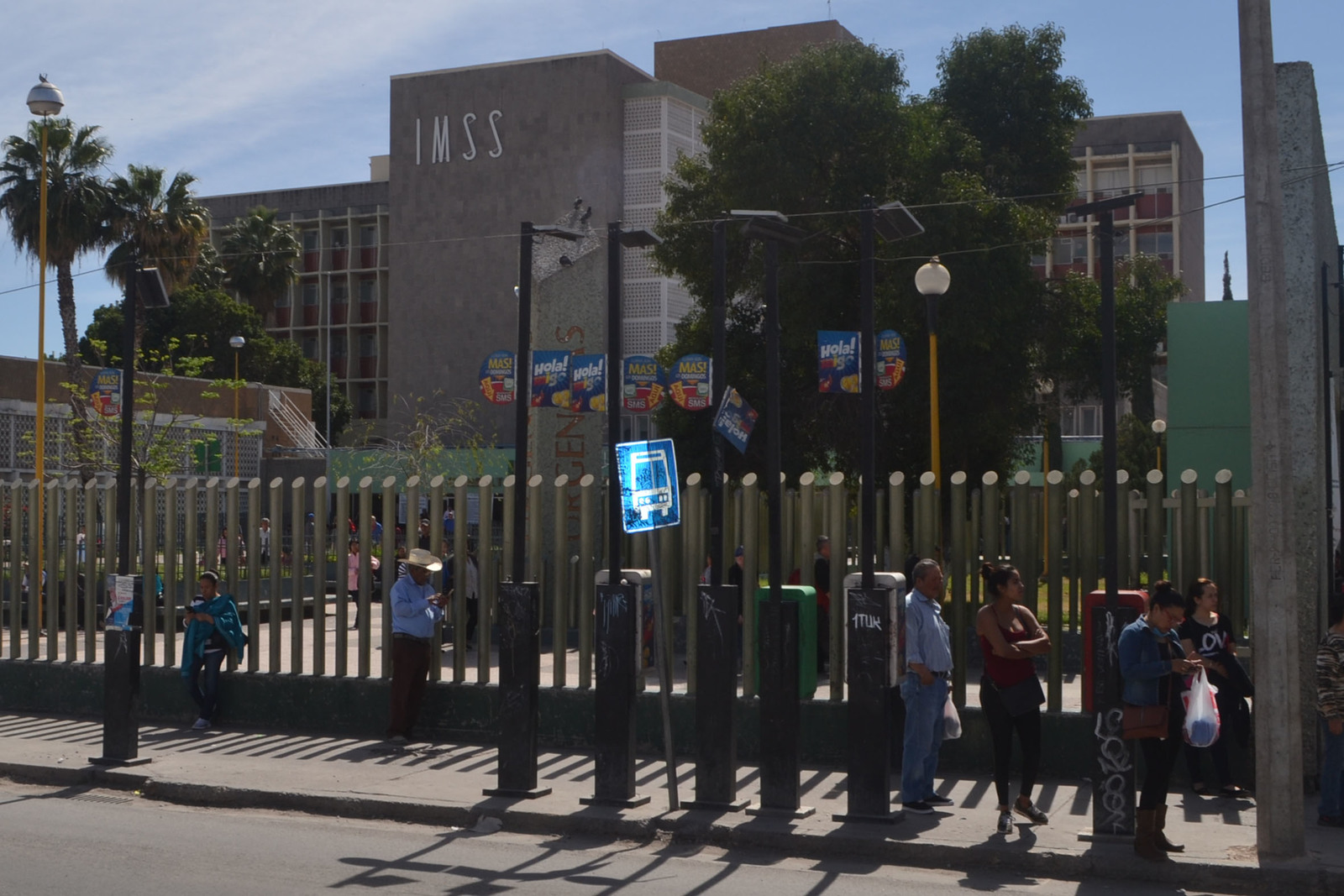 Con la construcción de un nuevo hospital se amortiguaría la sobredemanda que actualmente sufren clínicas como la 16 de Torreón. (EL SIGLO DE TORREÓN)