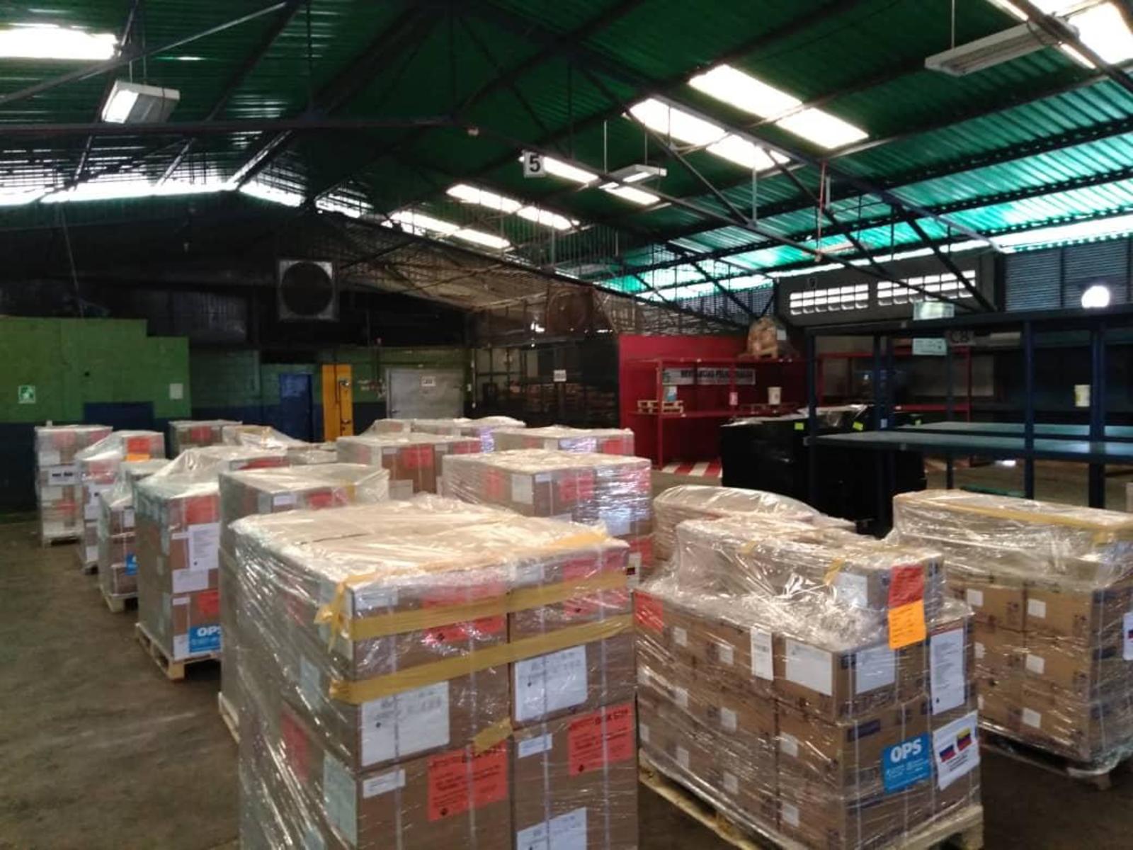 Muestran. Esta son las cajas de la ayuda que supuestamente Rusia envió a Venezuela. (TWITTER)