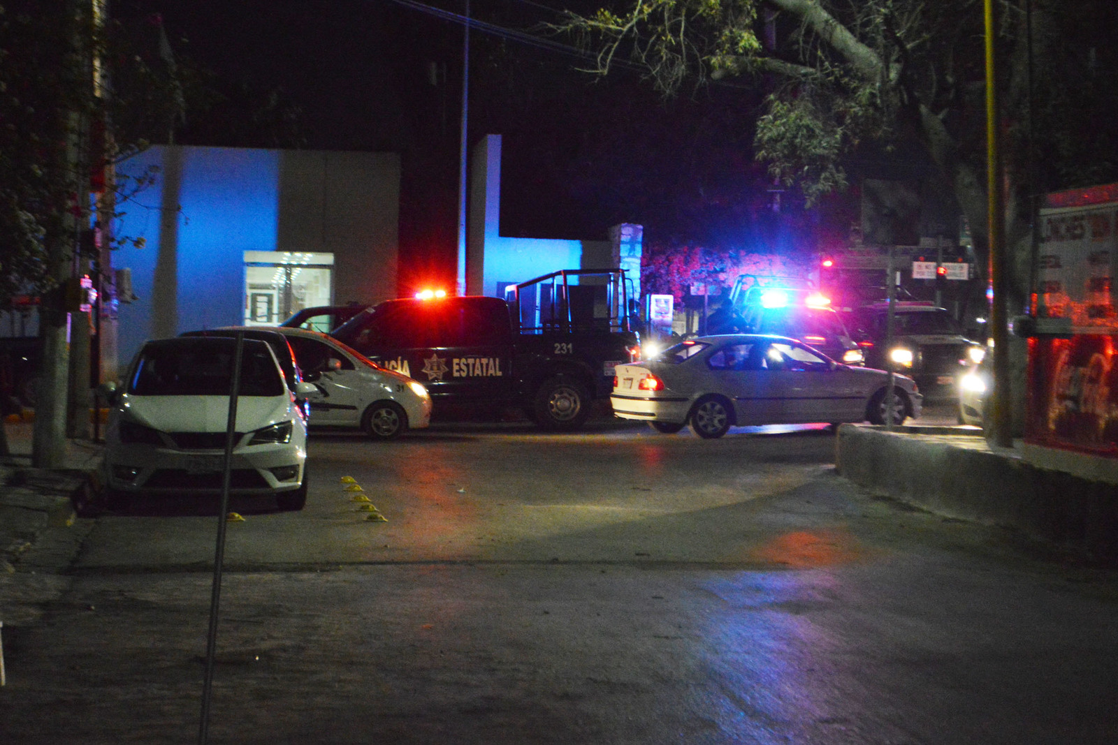 Agente de la región Laguna de Durango recibe atención médica en el ISSSTE de Lerdo, fue herido de bala cuando salía de su casa con rumbo al trabajo.