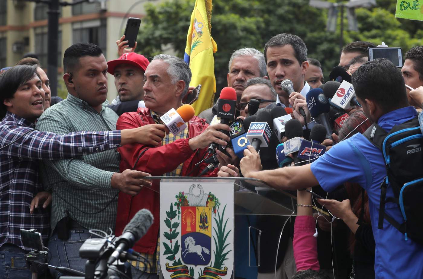 Guaidó ordena abrir la frontera con Brasil