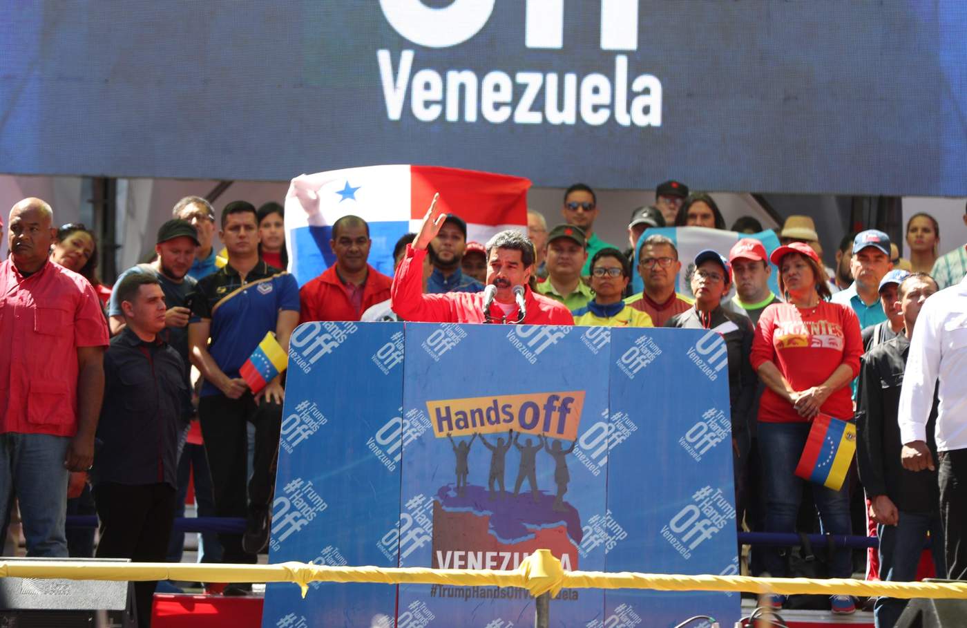 Exclamó a gritos que 'embajadores y cónsules deben salir en 24 horas de Venezuela'. (EFE)