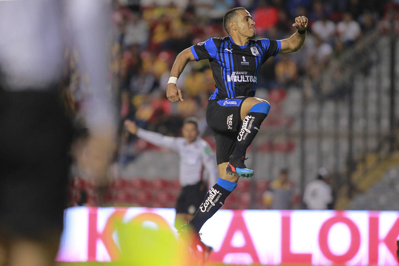 Querétaro derrota con tres goles a Monarcas