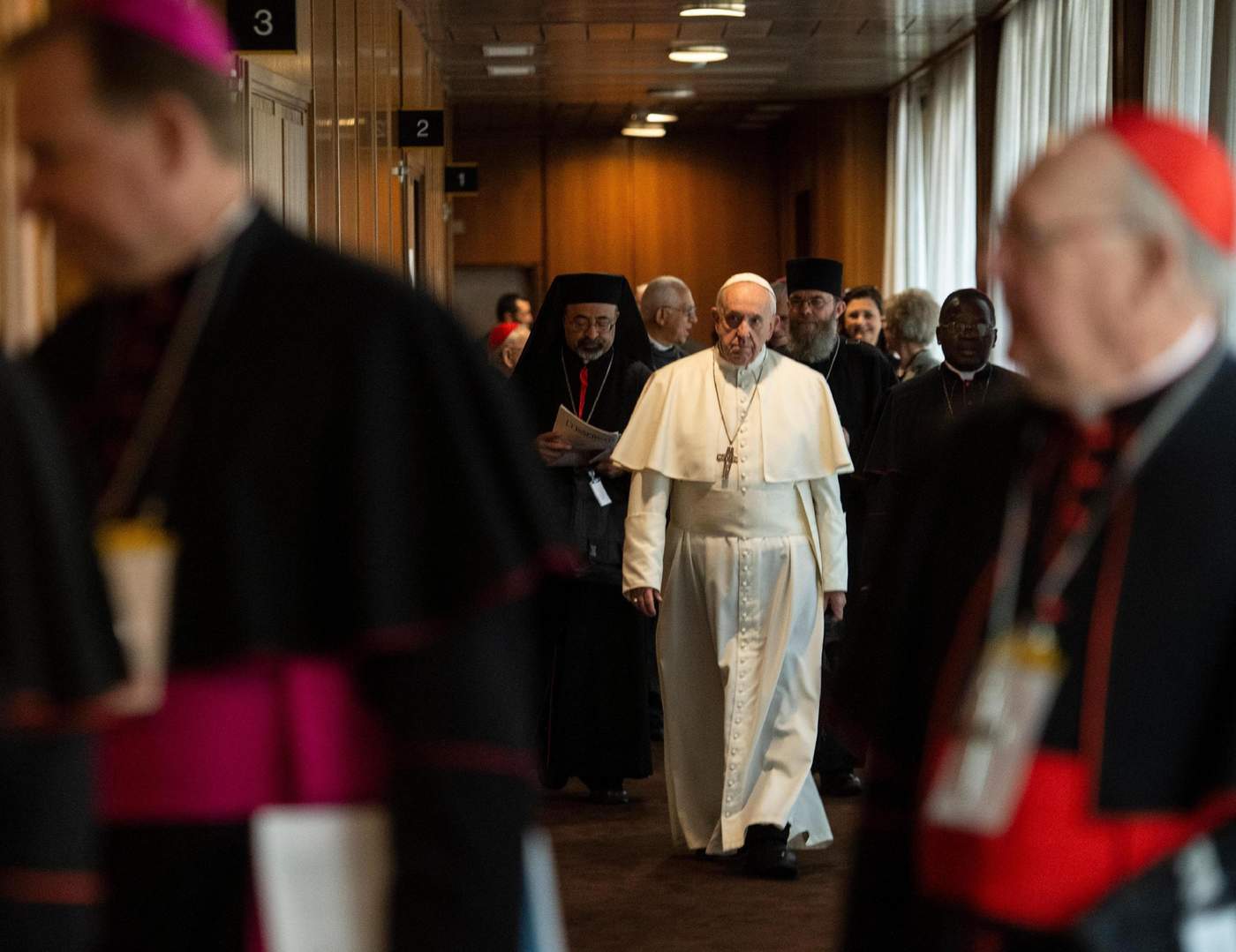 Papa Francisco asume culpa de Iglesia en abusos contra menores
