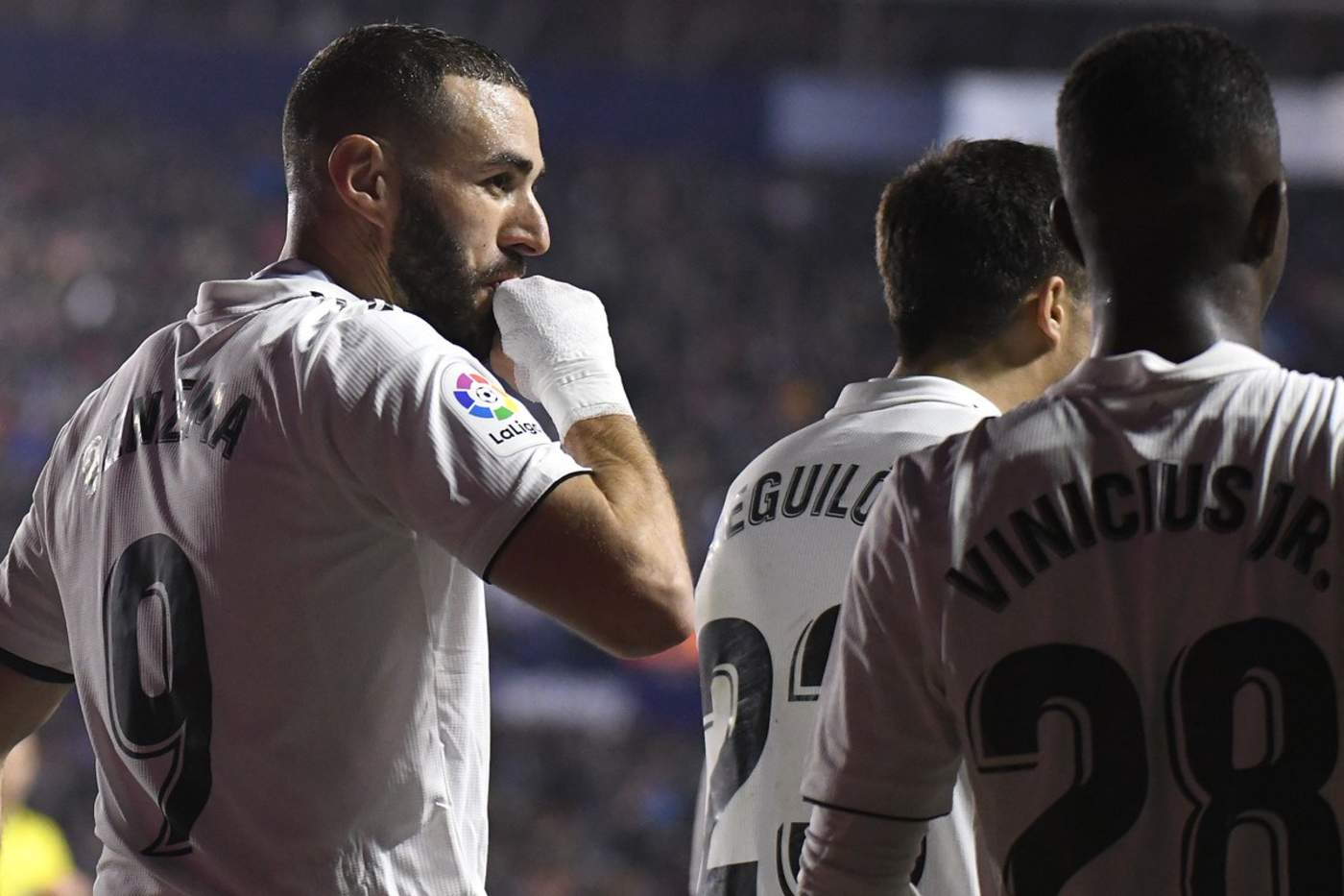 Real Madrid consigue polémica victoria ante Levante